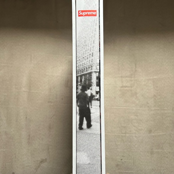 Supreme vol. 2 book brand new with accessories - Picture 4 of 7